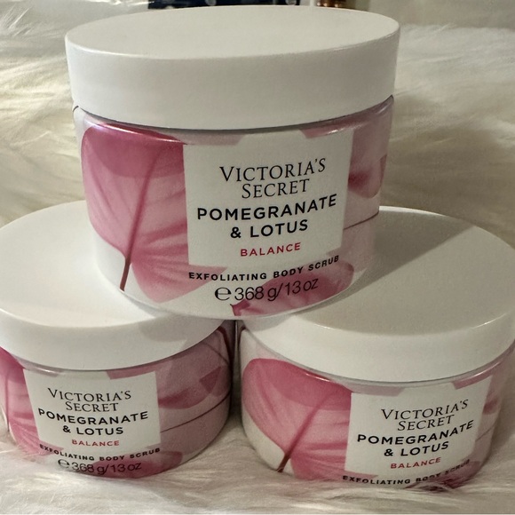 Victoria’s Secret. BODY CARE
Natural Beauty Exfoliating Body Scrub -NEW - Picture 2 of 3